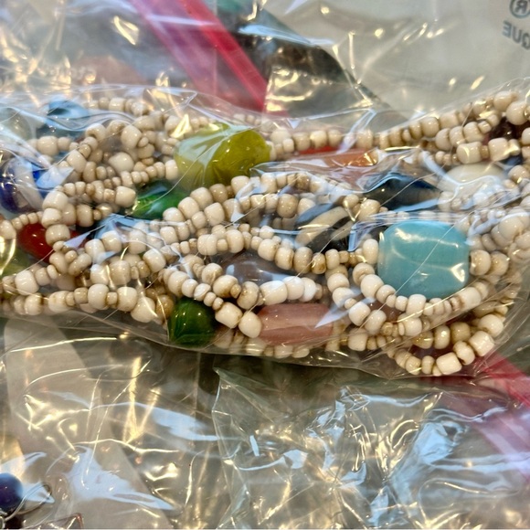 Over 4lbs of Fun Jewelry!! - Picture 5 of 10